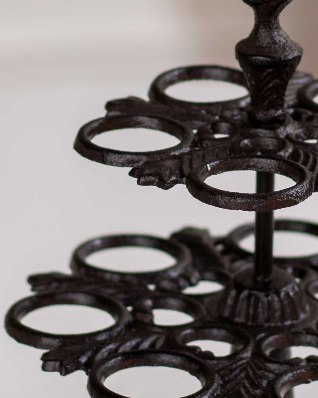 RusticRoost Gusseisen Eierdisplay im Hahn-Design | Dekorative Küchenaufbewahrung | Robust & Stilvoll