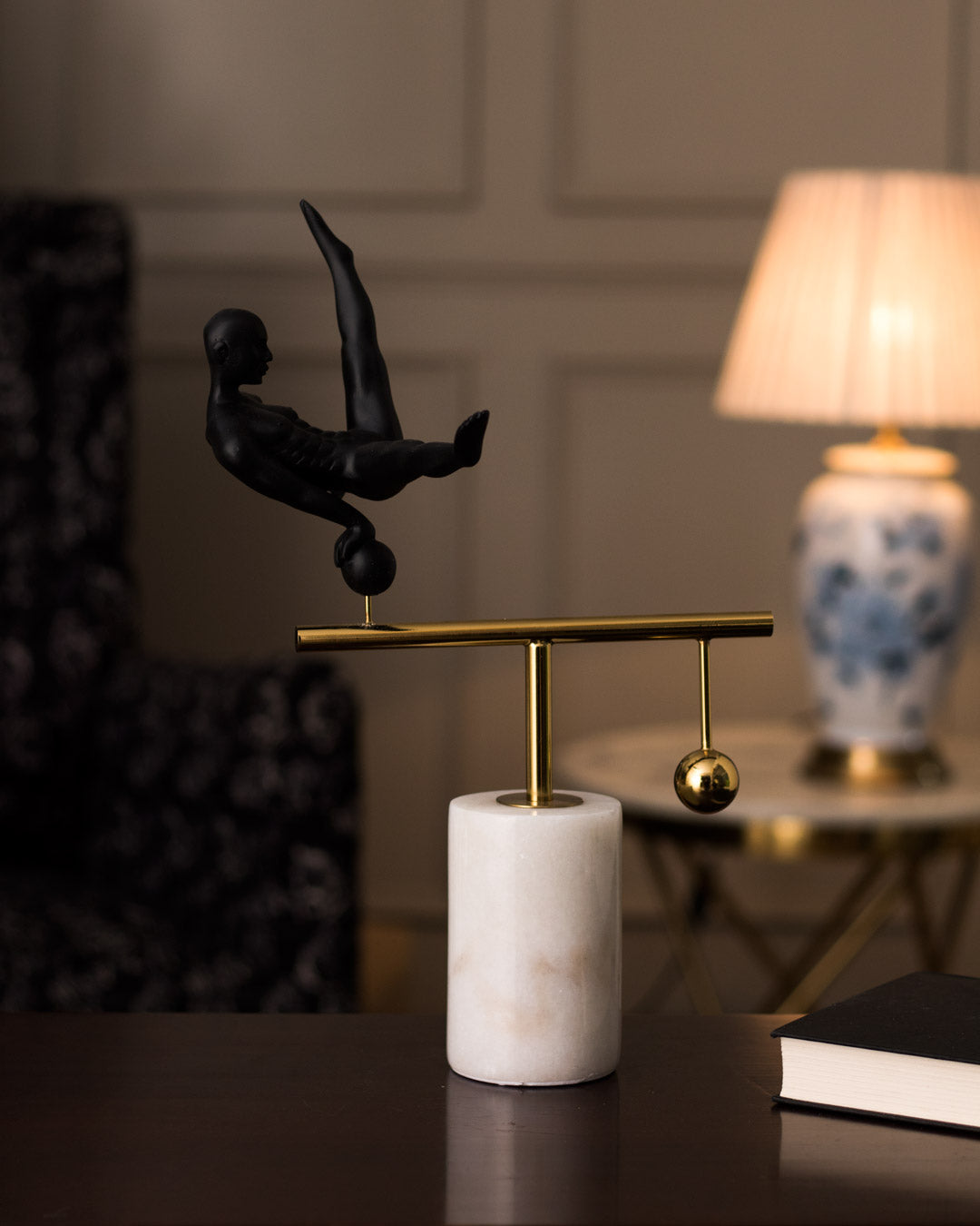 FlexionArt Moderne Gymnastik-Skulptur | Elegante Dekofigur | Stilvolle Wohnkultur für Zuhause und Büro