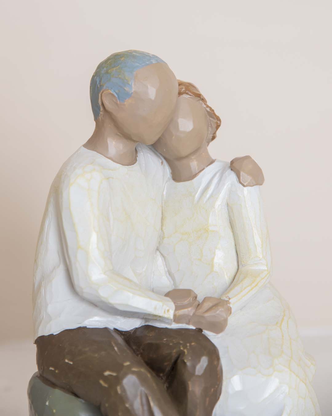 EternalEmbrace Jubiläumsfigur aus Kunstharz | Liebevolle Geschenkidee | Handgefertigt & Zeitlos