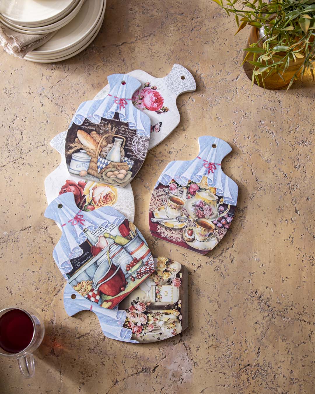 CozyCharm Vintage Untersetzer - Set aus 6 | Stilvolle Tischdekoration | Schützt Oberflächen vor Hitze & Kratzern