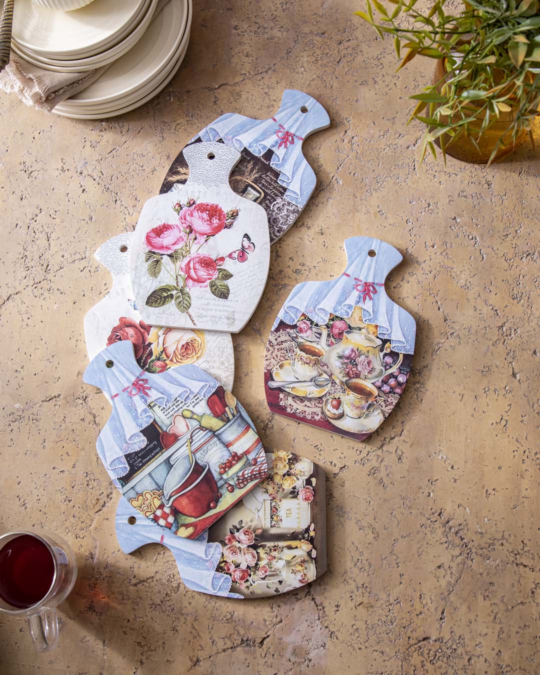 CozyCharm Vintage Untersetzer - Set aus 6 | Stilvolle Tischdekoration | Schützt Oberflächen vor Hitze & Kratzern