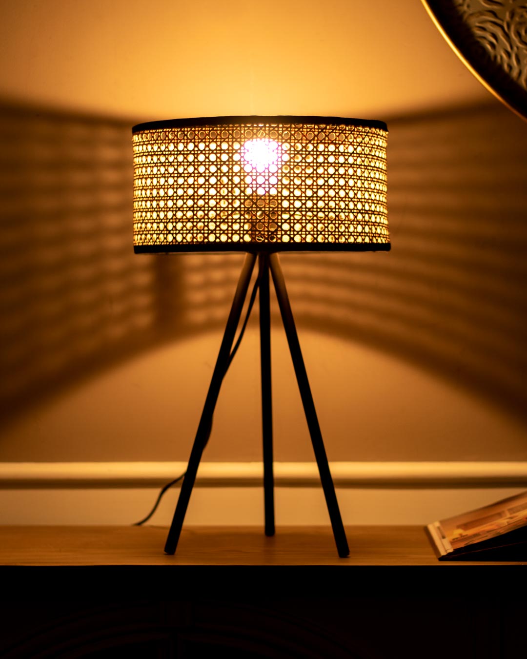 ZyraLume LED Tischlampe mit Holznetzschirm | Modernes Design | Perfekt für Zuhause & Büro