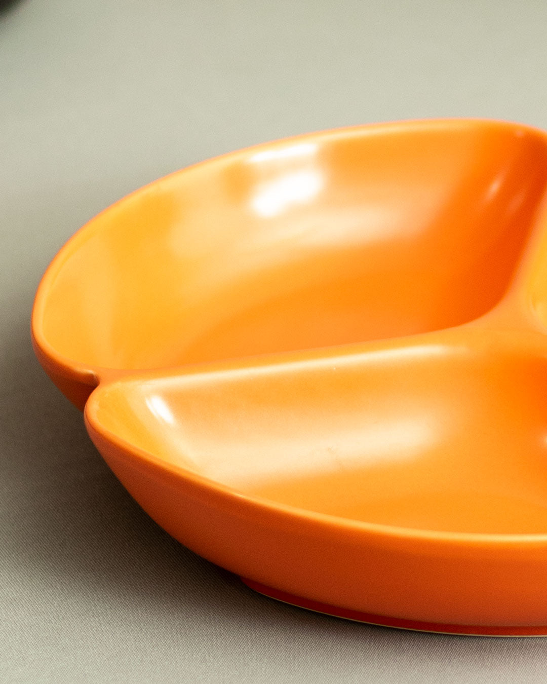 CrimsaDish Monochromer Chip & Dip Teller | Elegantes Design | Perfekt für Snacks & Partys