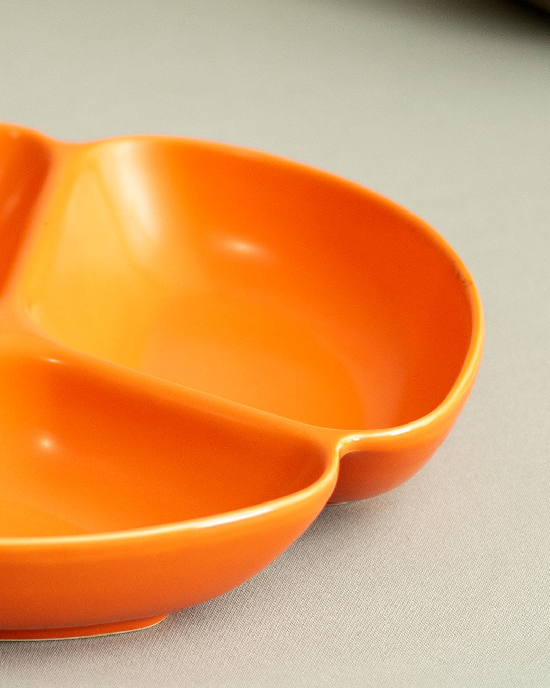 CrimsaDish Monochromer Chip & Dip Teller | Elegantes Design | Perfekt für Snacks & Partys