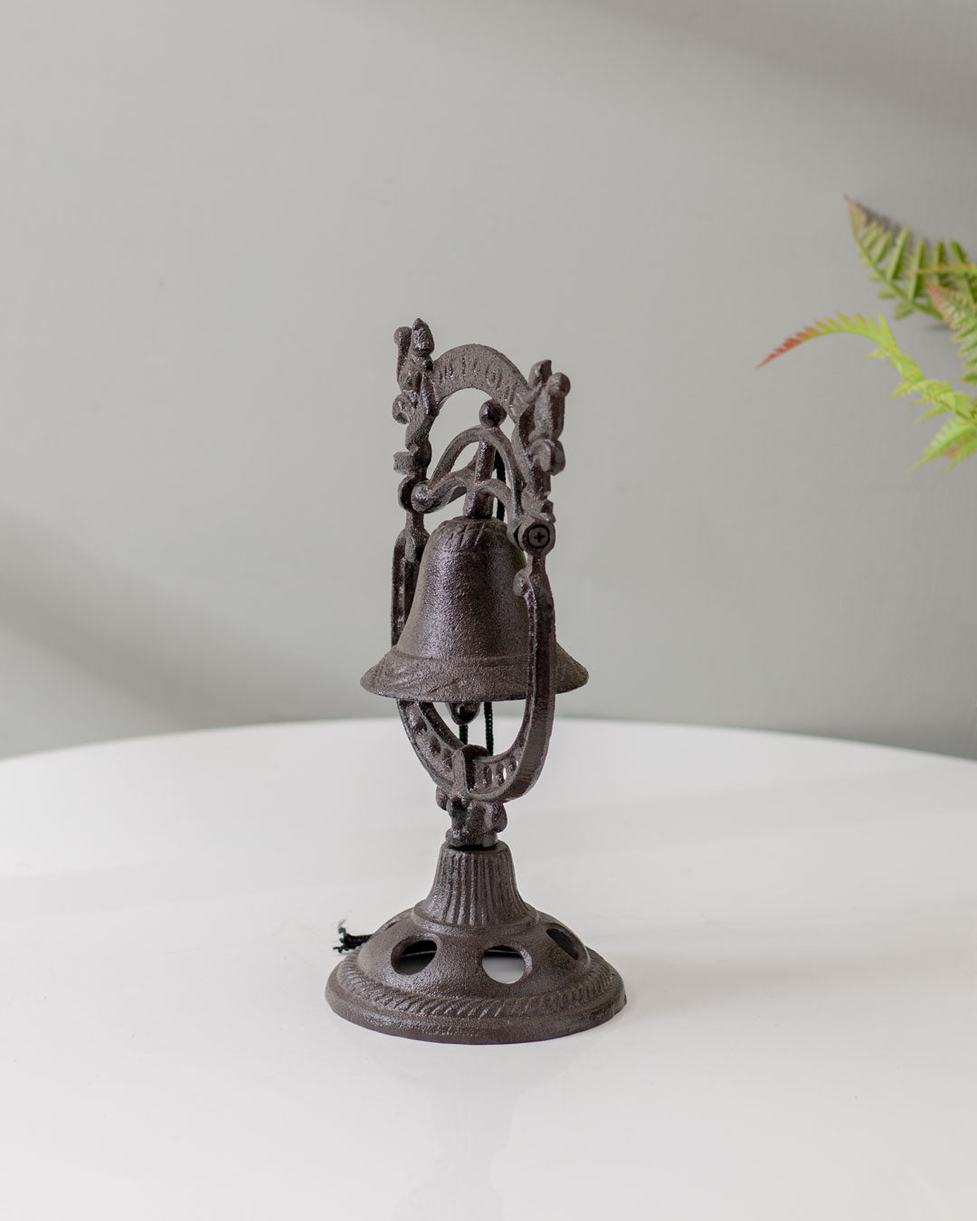 BellCharm Rustikale Gusseisen Tischglocke | Nostalgisches Design | Dekoration & Funktion für Zuhause