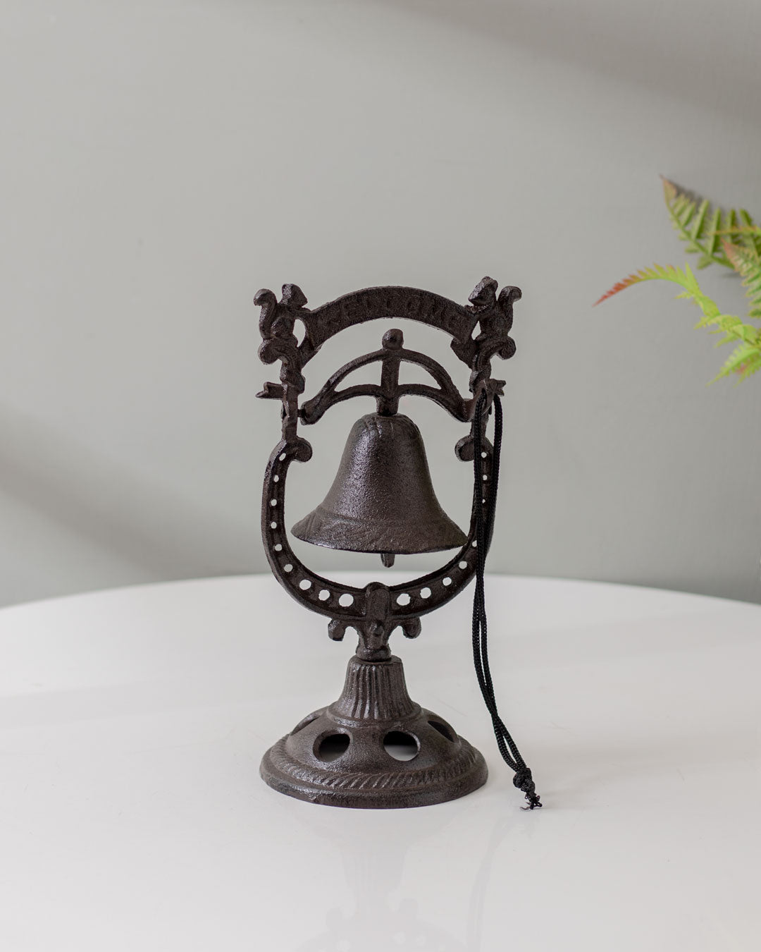 BellCharm Rustikale Gusseisen Tischglocke | Nostalgisches Design | Dekoration & Funktion für Zuhause