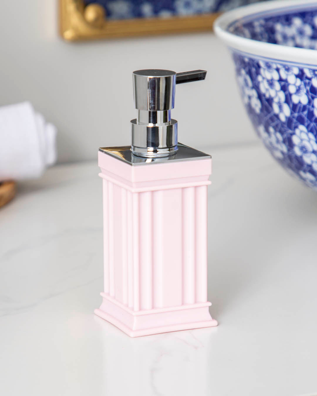 BlushPress Seifenspender | Modernes & Klassisches Design | Hochwertige Materialien | Rosa