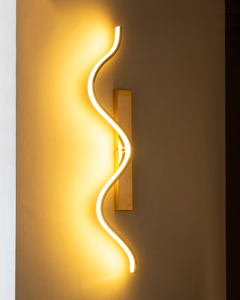 Luxovian Wellen-Design Wandleuchte | LED Beleuchtung | Modernes Dekor | Energiesparend | Perfekt für Wohnzimmer & Schlafzimmer