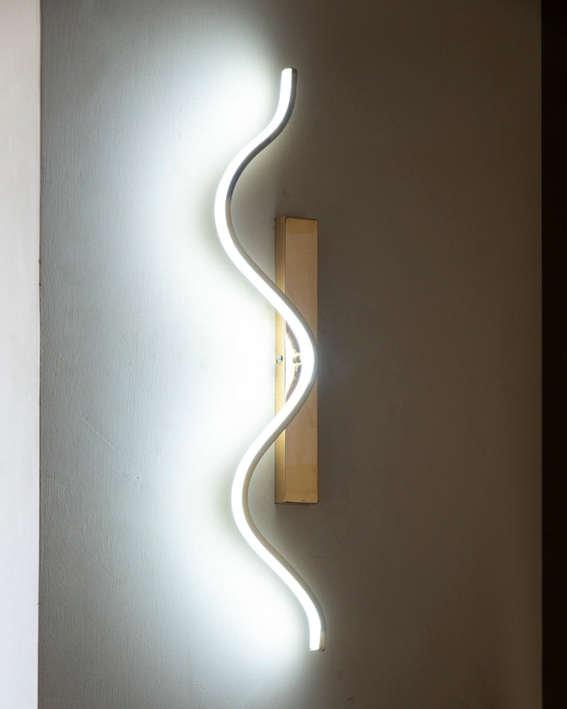 Luxovian Wellen-Design Wandleuchte | LED Beleuchtung | Modernes Dekor | Energiesparend | Perfekt für Wohnzimmer & Schlafzimmer