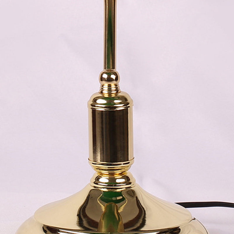 GlowHeritage Vintage Tischlampe | Klassisches Design mit Zugschalter | Metall & Glas | Perfekt für Schlafzimmer & Arbeitszimmer
