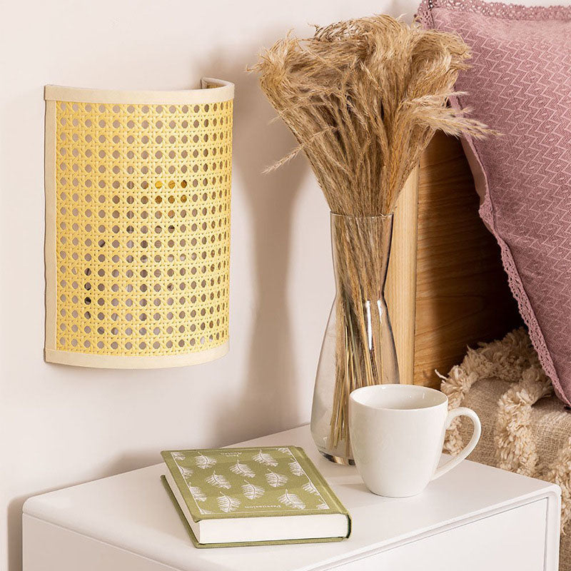 Rattanova Wandlampe | Traditionelles Japanisches Design | Halbzylinder | 1-flammig | Wohnzimmer-Beleuchtung