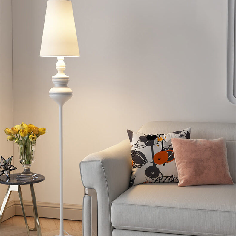 Glorovia Stehende Stofflampe | Modernes Kegeldesign | Stabiler Eisenfuß | Stimmungsvolle Beleuchtung für Wohnzimmer