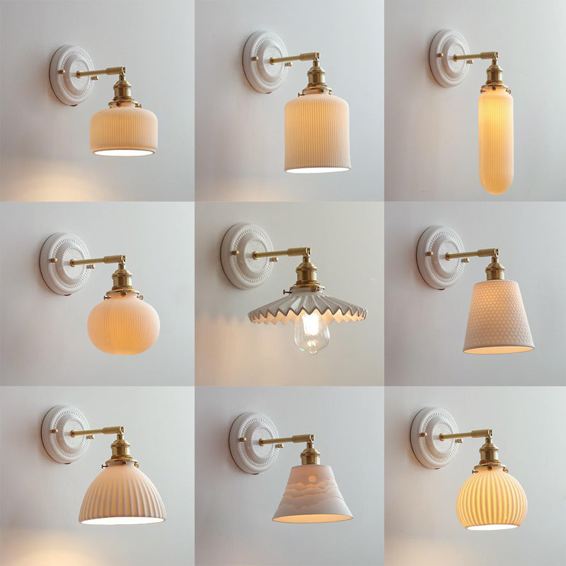 LumiZen Vintage Japanische Keramik & Messing Wandlampe | 1-Licht | Klassisches Design | Wohnzimmer Deko | Elegante Beleuchtung