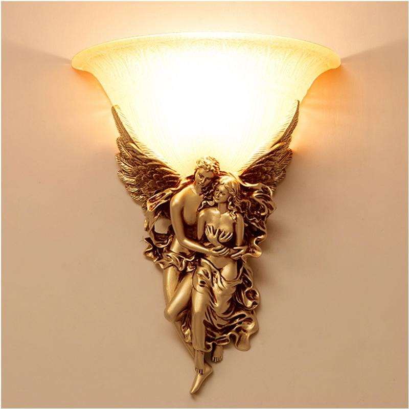 AngeloEmbrace Wandlampe | Retro Engel-Design | Harz-Wandleuchte | 1-Licht Beleuchtung für stilvolle Räume
