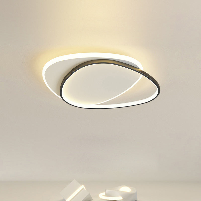 TriLume Minimalistische LED Deckenleuchte | Dreieck-Oval Design | Acryl & Eisen | Warm-/Weißlicht | Wohnzimmerbeleuchtung