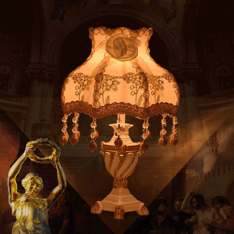 LaceLux Europäische Tischlampe | Stoff & Spitze | Elegante Harzfuß-Leuchte | Dekoration & Beleuchtung