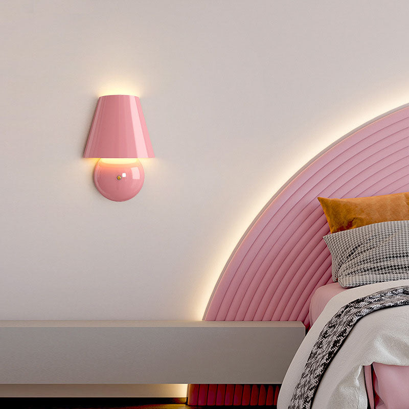 TrapeLux LED Wandleuchte | Modernes Trapez-Design | Eisen & Acryl | Warmweißes Licht