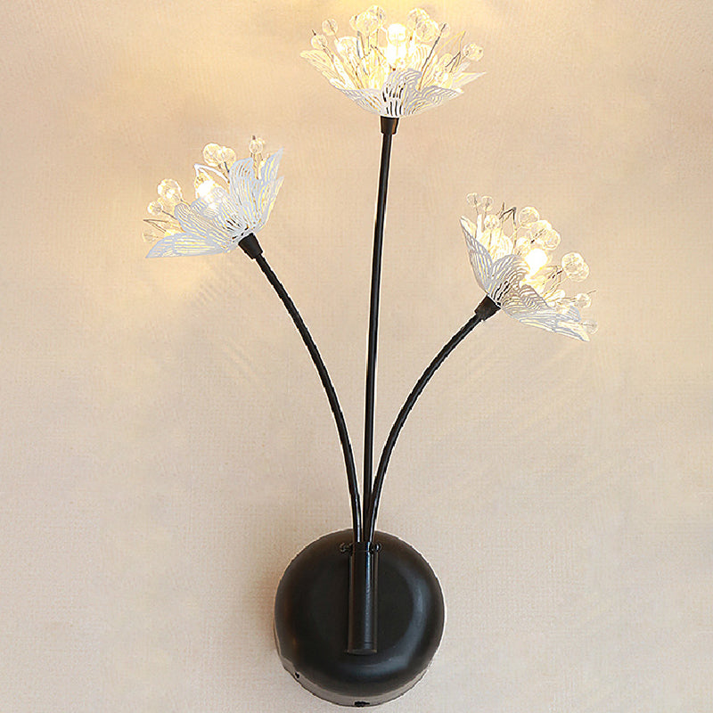 CrystalBlume LED Wandleuchte | Edelstahl & Eisen | Blumenmuster | 3-Licht Design für Schlafzimmer