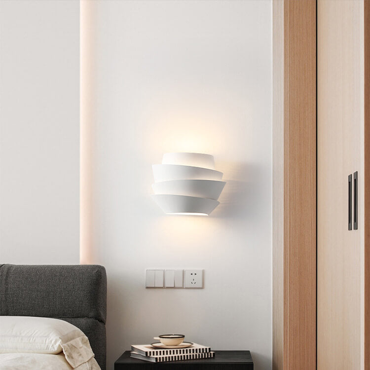 NordBright Skandinavische Wandlampe mit Doppelausleuchtung | Modernes Design | Ideal für Wohnzimmer & Schlafzimmer