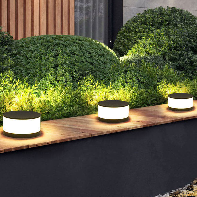 LumaPillar LED Außenleuchte | Runde Säule | Solarbetrieben & Kabelanschluss | Wasserdicht | Landschaftsbeleuchtung