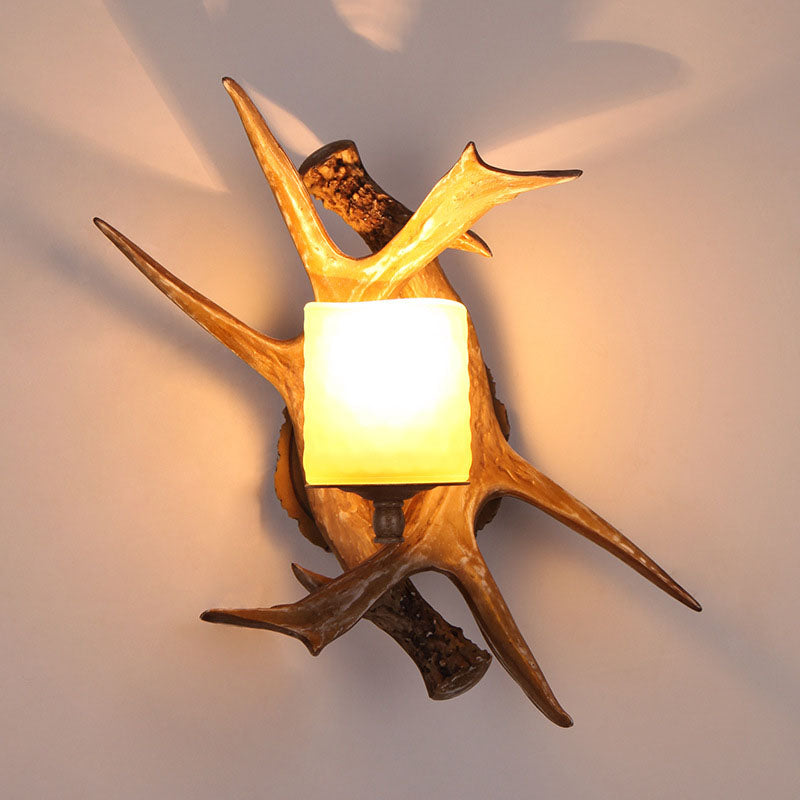 AntlerGlow Wandlampe | Modern-Retro Design | Glas & Geweih-Stil | Stilvolle Beleuchtung für Ihr Zuhause