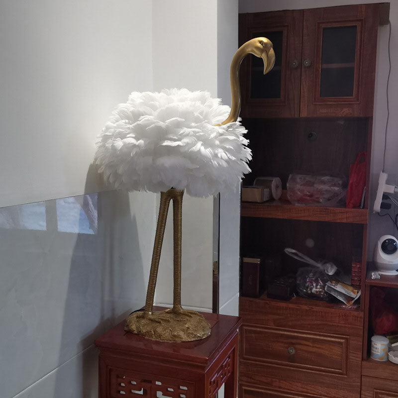 Feathora Nordic Tischlampe | Gänsefedern Design | Flamingo-Kugelstil | Elegante Nachttischbeleuchtung