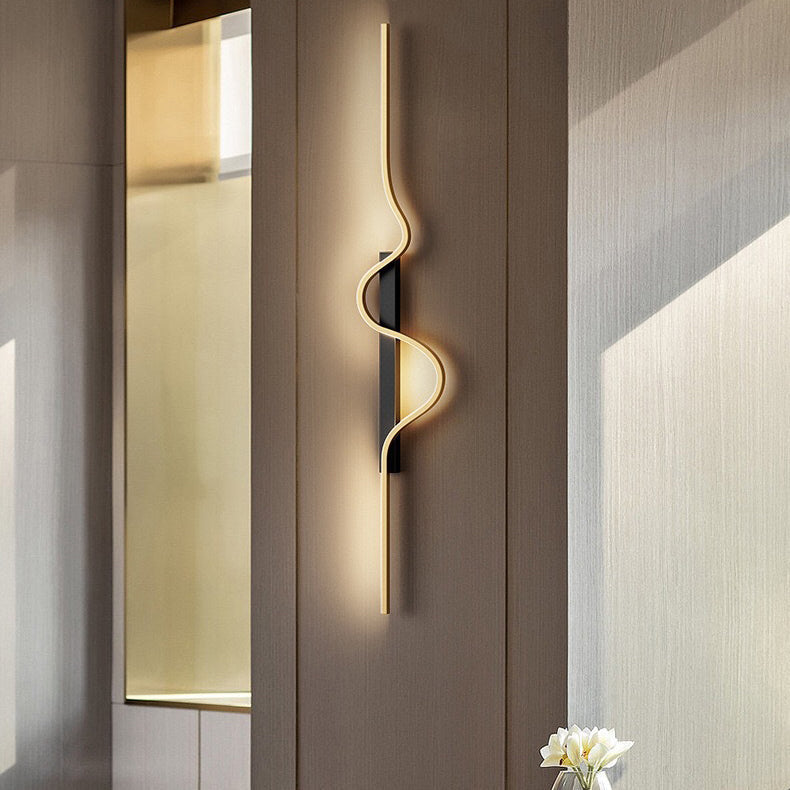 WaveLume LED Wandleuchte | Modernes Aluminium-Design | Welliger Streifen | Für Schlafzimmer & Wohnzimmer