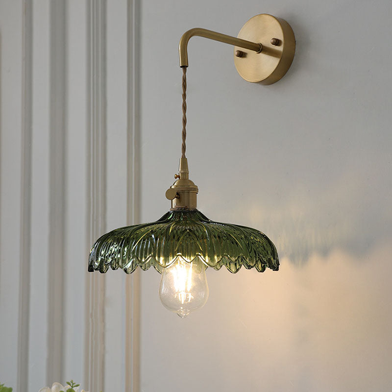 FloraGleam Wandlampe im Art-Deco-Stil | Eisen & Glasblüten-Schirm | 1 Licht | Elegantes Design für Schlafzimmer