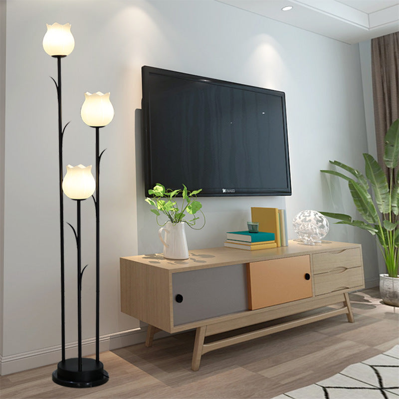 Fiorenza Stehlampe | Skandinavisches Design | Zylindrische Blütenform | 3-flammige Beleuchtung für Wohnzimmer