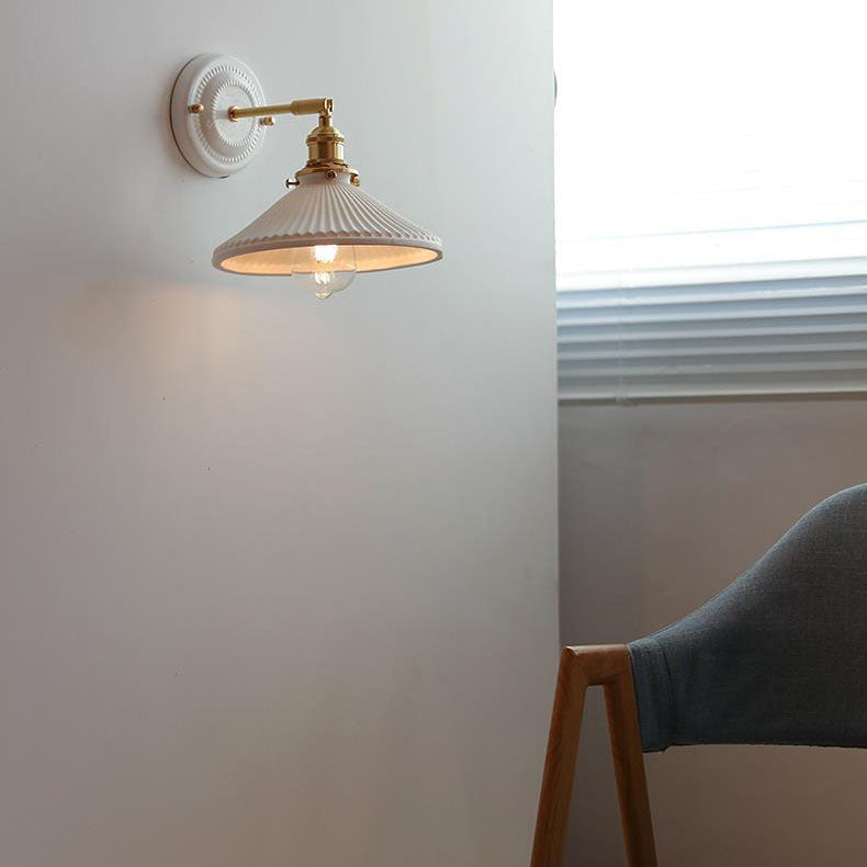 LumiZen Vintage Japanische Keramik & Messing Wandlampe | 1-Licht | Klassisches Design | Wohnzimmer Deko | Elegante Beleuchtung