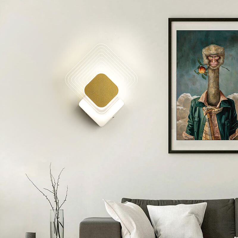 Luxoria Geo LED Wandleuchte | Goldenes Geometrisches Design | Acryl & Modern | Warmes Licht