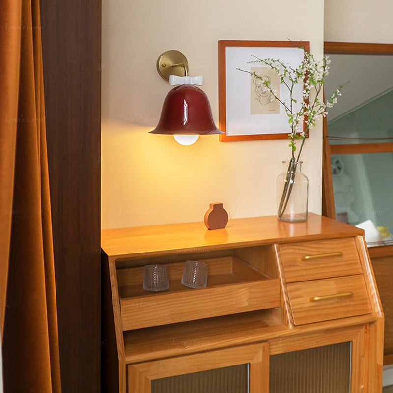 BelleFlare Französisches Design Wandlampe | Minimalistische Glockenform | Einzigartiges Dekor | Iron Wall Sconce