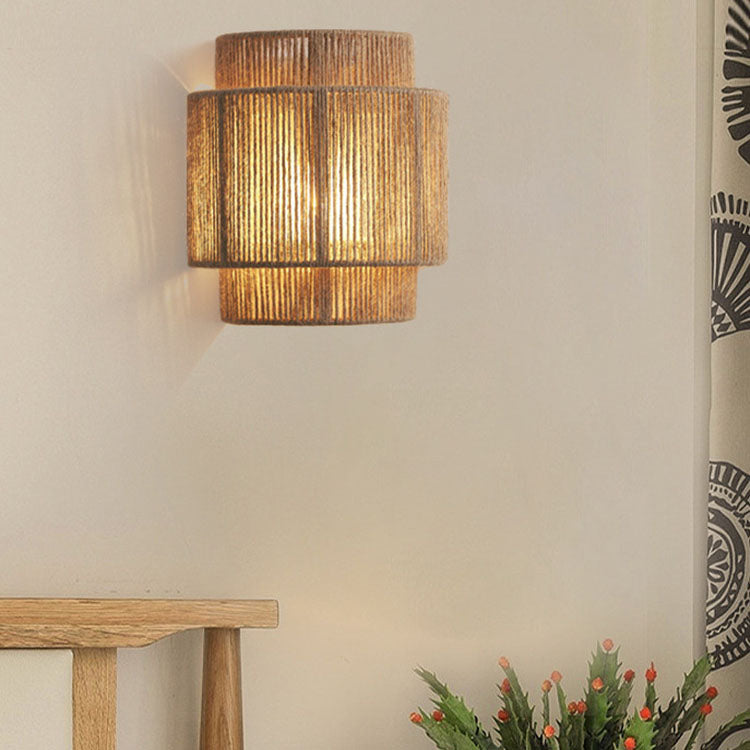 HikariRope Japanische Wandlampe | Handgewebtes Seil | Geschwungenes Design | 1-flammig | Wohnzimmerbeleuchtung