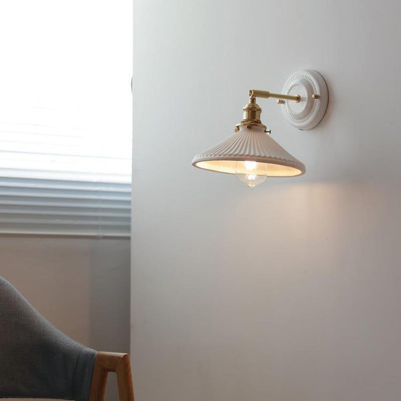 LumiZen Vintage Japanische Keramik & Messing Wandlampe | 1-Licht | Klassisches Design | Wohnzimmer Deko | Elegante Beleuchtung