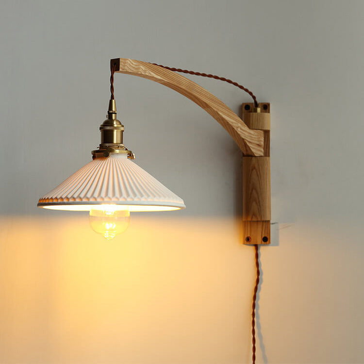 LumiFold Nordic Design Wandlampe | Milchweißes Glas | Holzdesign | Verstellbar | Stilvoll für Zuhause