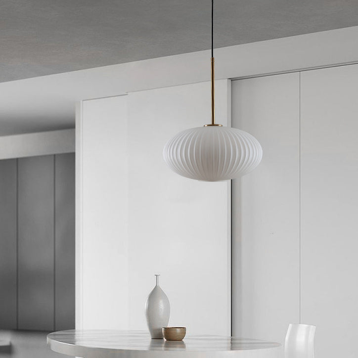 Lantoria Minimalistische Pendelleuchte | Ovaler Glasschirm | Cremefarbenes Nordic Design | 1-flammige Hängeleuchte
