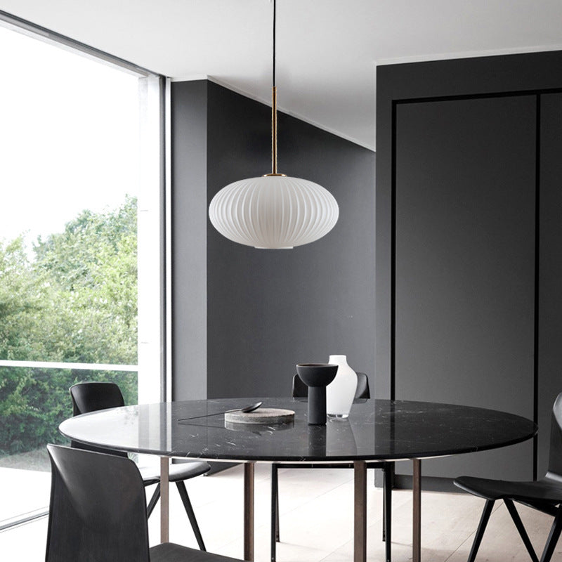 Lantoria Minimalistische Pendelleuchte | Ovaler Glasschirm | Cremefarbenes Nordic Design | 1-flammige Hängeleuchte