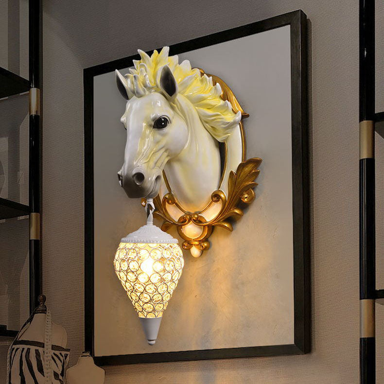 Equilux Wandlampe | Modernes Pferdekopf-Design | Kristallrunder Schirm | 1-flammig | Wohnzimmer-Beleuchtung