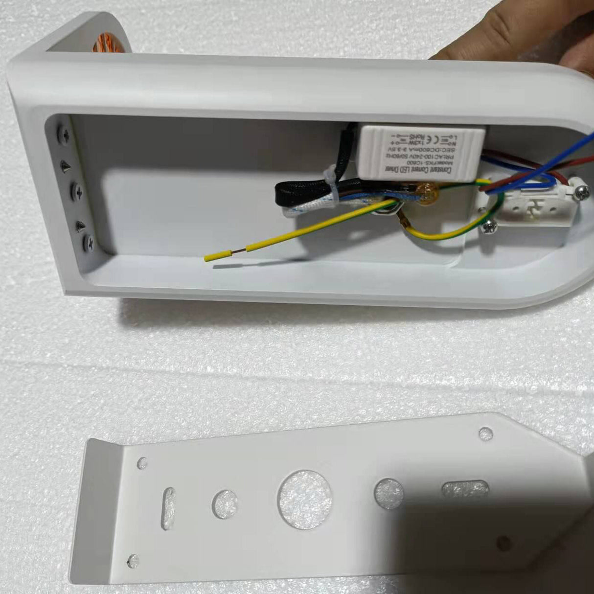 IgnisGlow Industrielle LED Wandlampe | Rotierbar & Verstellbar | Kreative Licht- & Schatteneffekte