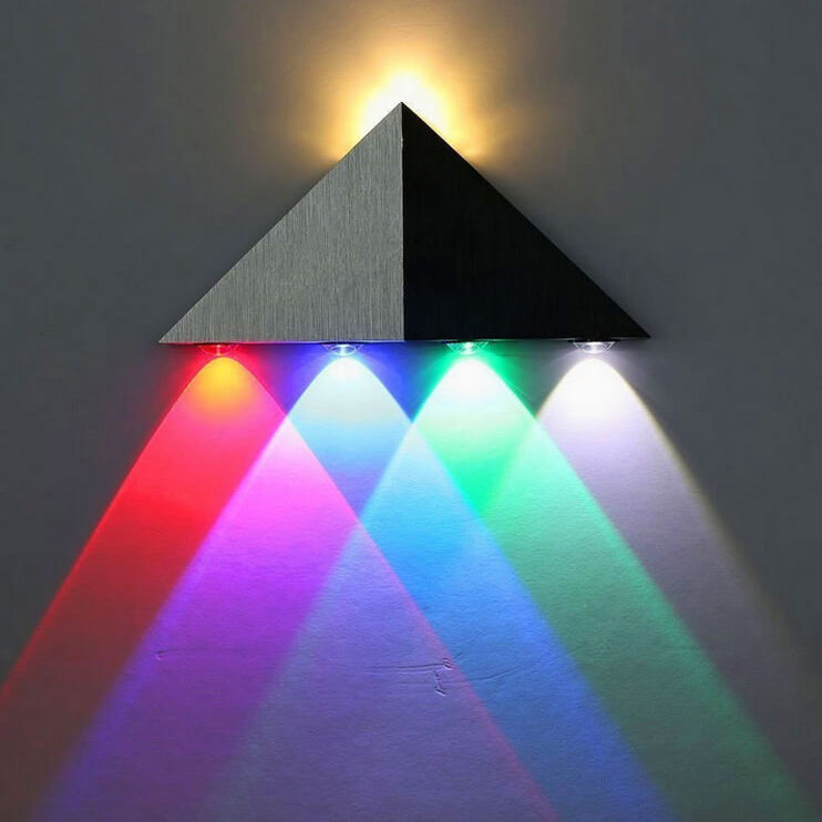 TriLumina Prisma LED Wandleuchte | Kreatives Pyramidendesign | Aluminium & Acryl | Farbige Lichtoptionen