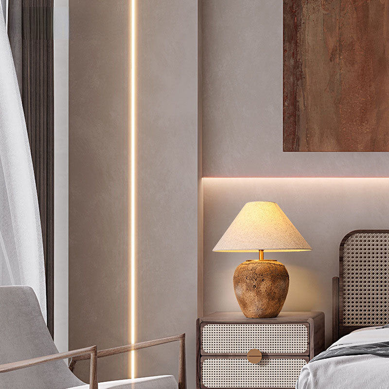 EleganceLite Shabby Chic Tischlampe | Stoffschirm | Keramikfuß | Ideal für Schlafzimmer