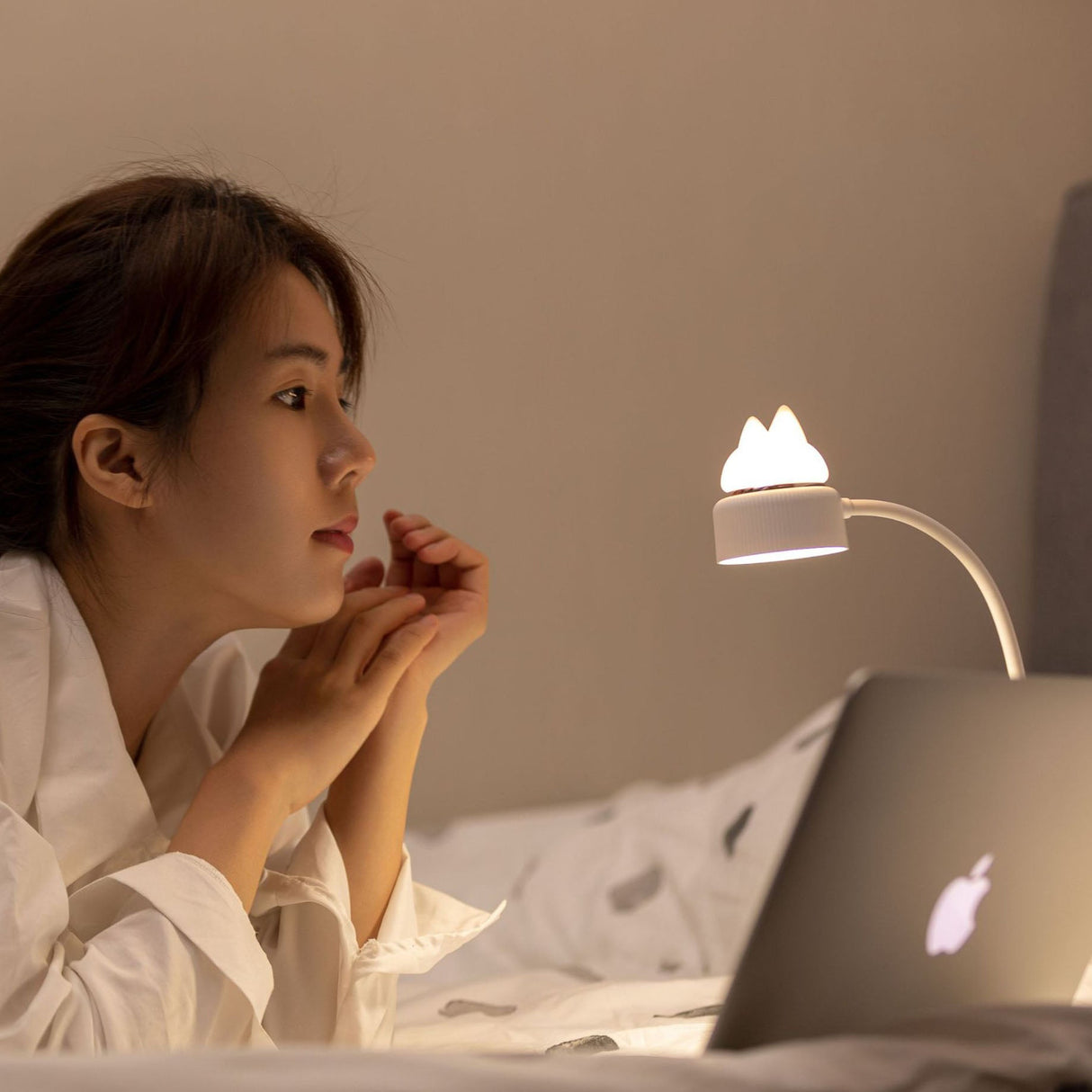 KittyGlow LED Tischlampe | Katzenohr-Design | Augenschonend | Klemmlampe & Normal | Modern & Kreativ