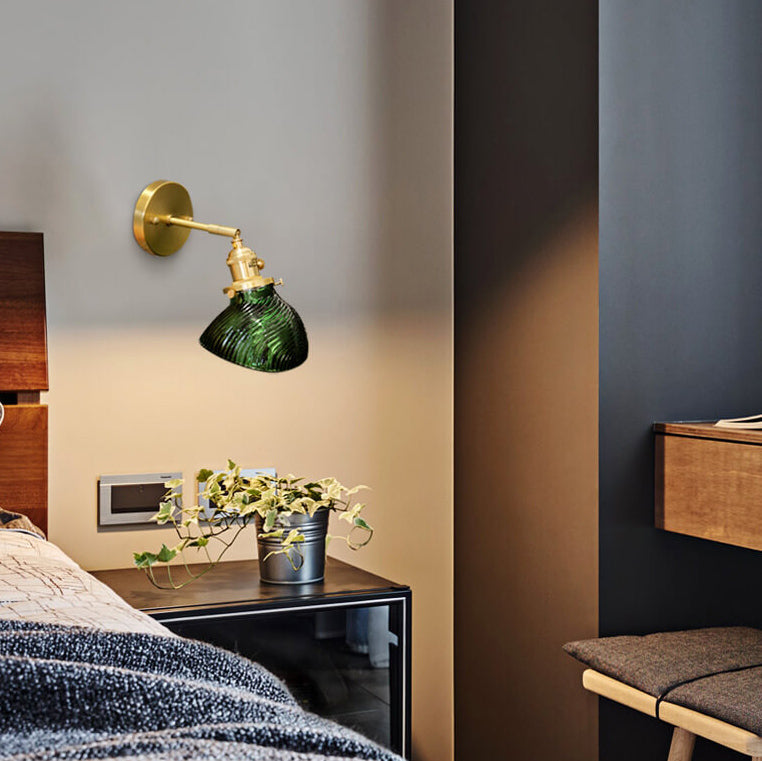 Emerlux Verdant Wandlampe | Vintage Design mit Smaragdgrünem Glas & Messingarm | Hochwertige Beleuchtung