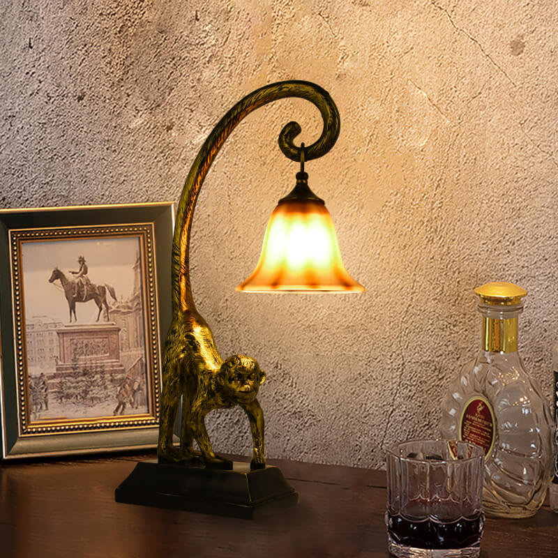 MonkeyLume Vintage Tischlampe | Kreatives Harz-Design | Kegelförmiger Glasschirm | 1-Licht Deko Lampe