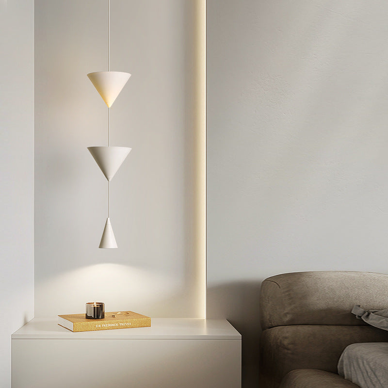 Conevia Minimalistische LED Pendelleuchte | Modernes Kegeldesign | Aluminium & Acryl | Stimmungsvolle Beleuchtung für Schlafzimmer