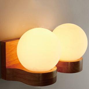 WoodSphere Nordic Wandlampe | Massivholz & Kugeldesign | 1/2-flammig | Dekorative Beleuchtung