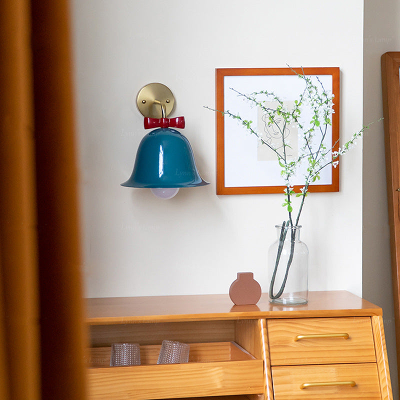 BelleFlare Französisches Design Wandlampe | Minimalistische Glockenform | Einzigartiges Dekor | Iron Wall Sconce