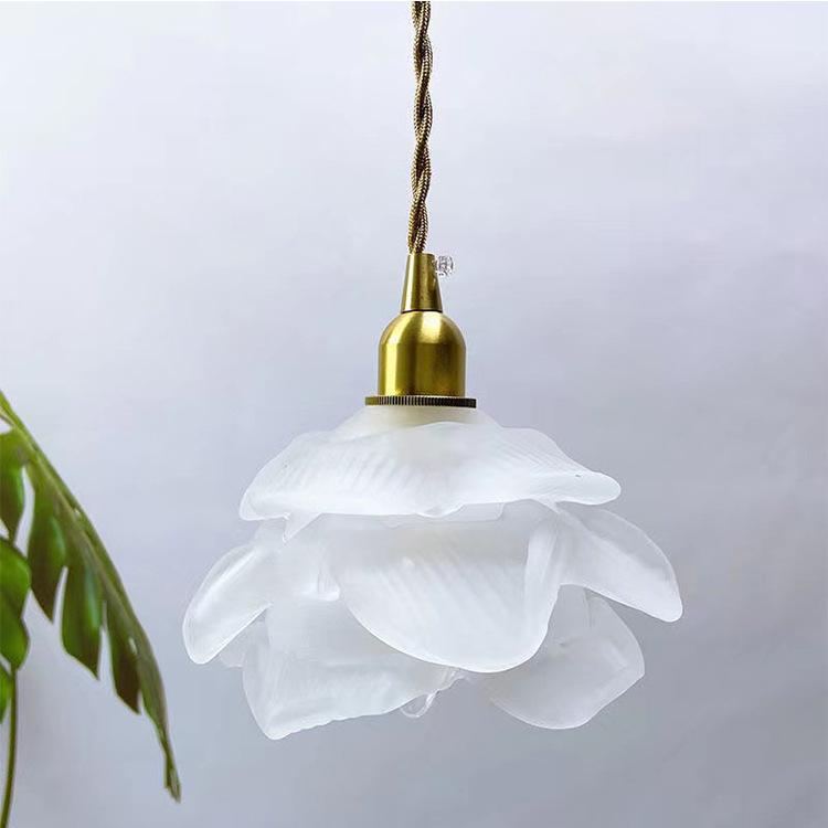 LumaBloom Französische Vintage LED Pendelleuchte | Blütenförmiges Glasdesign | 1-Licht | Elegante Beleuchtung