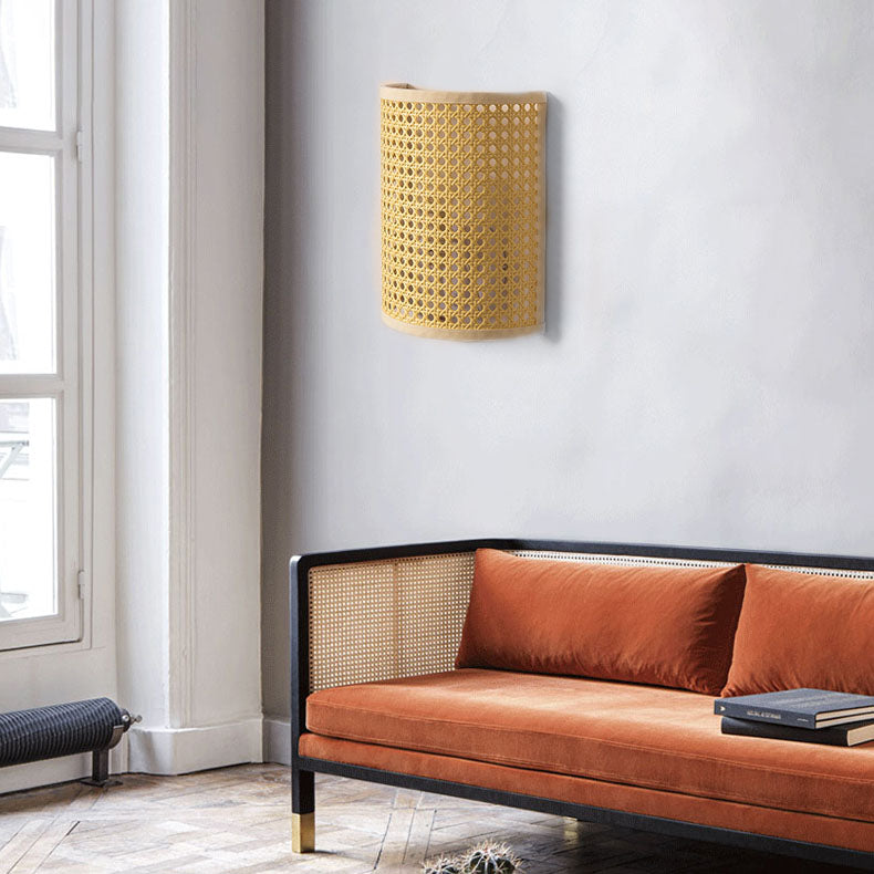 Rattanova Wandlampe | Traditionelles Japanisches Design | Halbzylinder | 1-flammig | Wohnzimmer-Beleuchtung