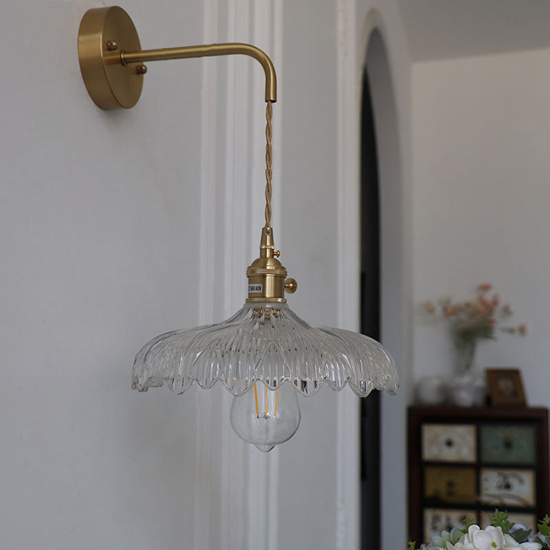 FloraGleam Wandlampe im Art-Deco-Stil | Eisen & Glasblüten-Schirm | 1 Licht | Elegantes Design für Schlafzimmer